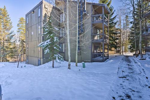 Modern Breck Condo quarter Mi to Peak 8 Ski Lift!