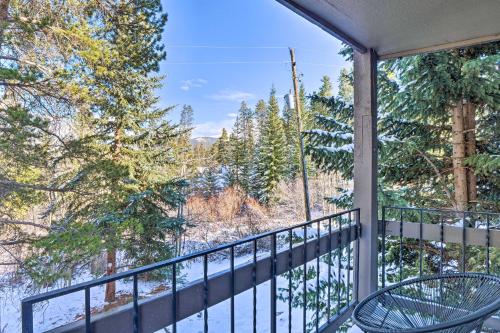 Modern Breck Condo quarter Mi to Peak 8 Ski Lift!