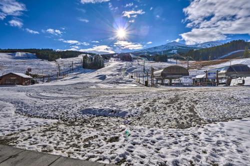 Modern Breck Condo quarter Mi to Peak 8 Ski Lift!