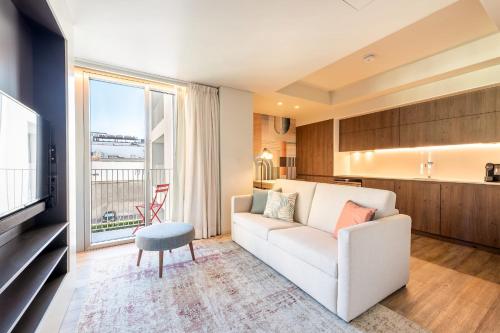 GuestReady - Midcentury Studio with Balcony in Santos 201 Lisbon 