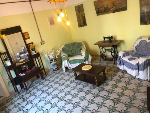 Guestroom, A casa di nonna Vituccia, nel cuore del Salento! in Neviano