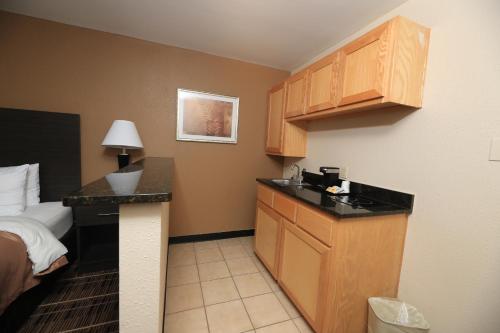 Quality Inn DFW Airport North - image 11