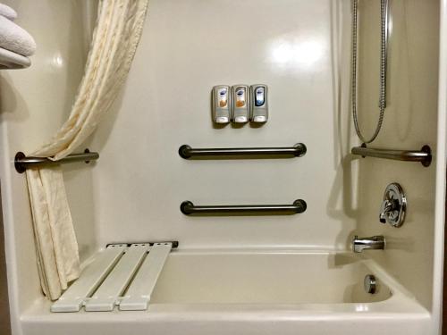 King Room with Bath Tub - Disability Access Room/Non-Smoking