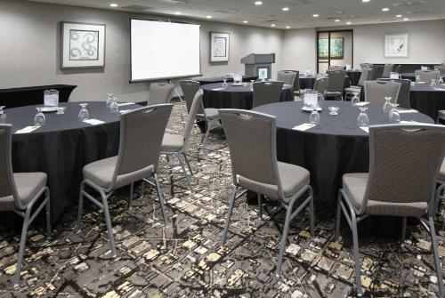 Holiday Inn Hotel & Suites Des Moines-Northwest