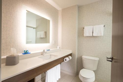 Queen Room with Two Queen Beds - Disability Access Hearing Accessible - Roll-In Shower