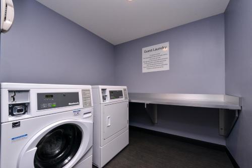Holiday Inn & Suites Farmington Hills - Detroit NW by IHG