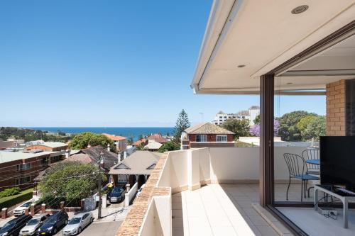 Dream View - Steps from the Beach & Secure Parking