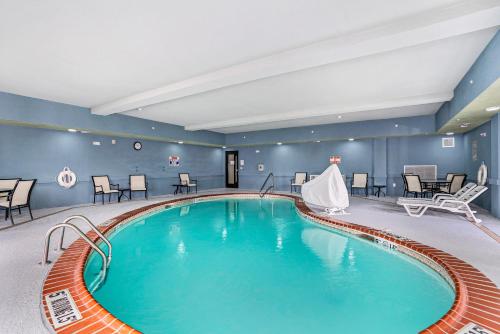 Holiday Inn Express & Suites Van Buren-Fort Smith Area, an IHG Hotel