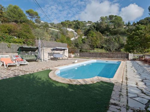 Quiet house in Drap with swimming pool