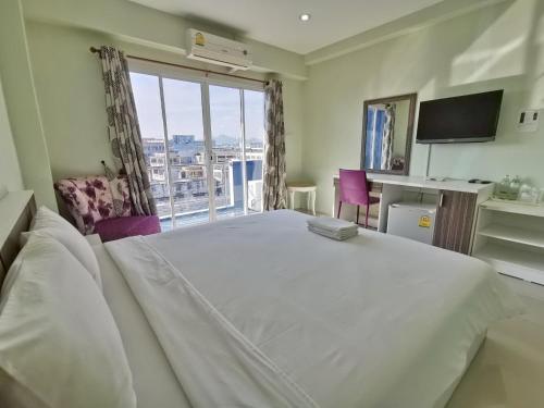 room detail thumbnail 1