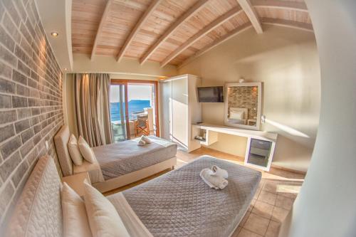 Tereza's Sunset Hotel 1