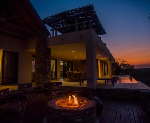 MANZINI RIVER HOUSE - Mjejane Private Game Reserve, Greater Kruger National Park - Hoedspruit MANZINI RIVER HOUSE - Mjejane Private Game Reserve, Greater Kruger National Park - Hoedspruit