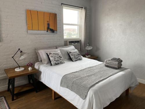 Chic Queen Bed Studio LA Downtown