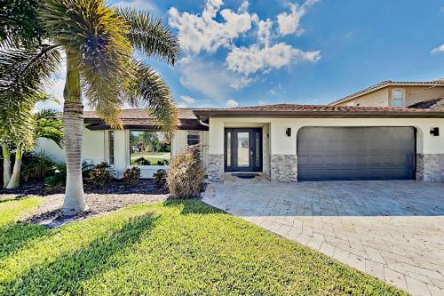 Chic Canal-Front Home - Heated Pool Private Dock home - image 2