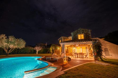 Villa Ulivo con piscina e giardino privato a 500 mt dal mare