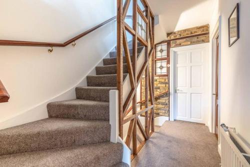 4 Bed 3 Baths in CENTRAL WINDSOR! WALK 2 ALL THE SIGHTS! LEGOLAND 5 MIN DRIVE, Windsor (foto 7)