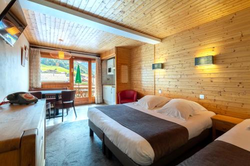Comfort Double Room (2 Adults + 1 Child )