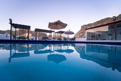 Úszómedence, Riyam Hotel near Omani-French Múzeum