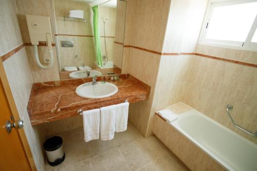 Hotel Tres Anclas - image 5