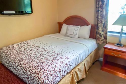 Rodeway Inn - image 2