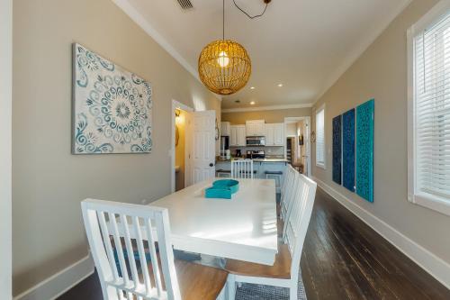 Emerald Isle West - main image