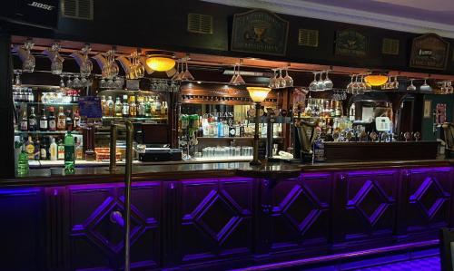 O'Shea's Hotel - main image
