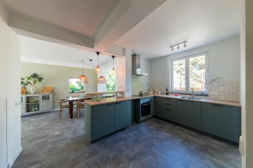 Kitchen, Vakantiehuis Le Platane - in natuurgebied nabij Nijmegen in Ubbergen