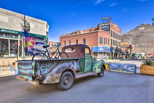 Historic Palace Loft with Reserved Parking Space!