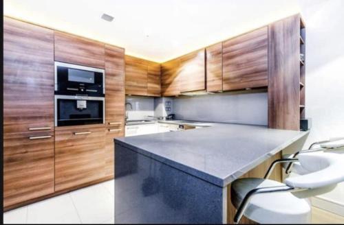 Modern New Flat By The River 1 Min From The Station, Parsons Green, London