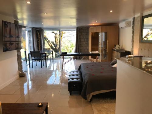 Love Room Villa Charlene in 주앙-레-팽 시티 센터