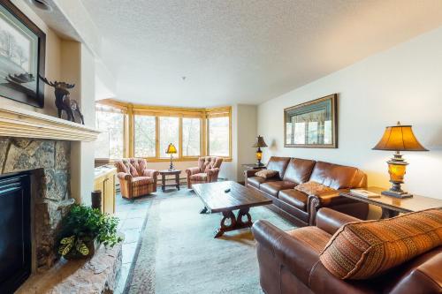 Apartment with Mountain View