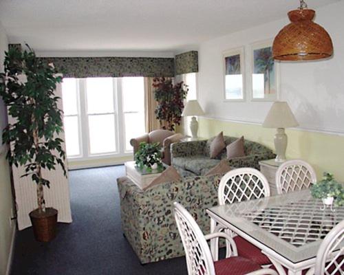 Charming Oceanfront Resort in North Myrtle Beach - image 2