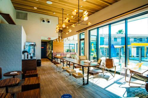 Pub/Lounge, voco The Tuxon by IHG near Tucson Gyerekmúzeum