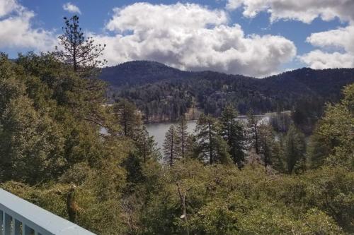 The Atomic Squirrel Lodge Lake Gregory Getaway! in Crestline, USA
