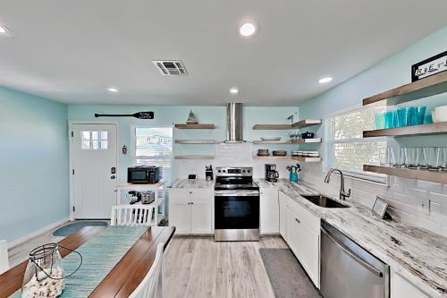 The Cottage at Salt Lake - Fishing Pier & Grill home - image 7