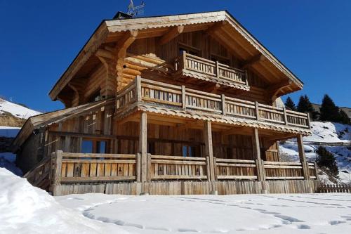Magnifique Chalet Fustes Vieux bois gîte à louer Égat