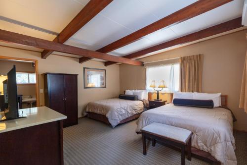 Deluxe Queen Room with Two Queen Beds