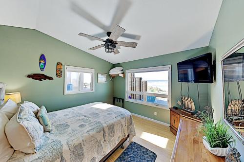 881 N Pacific Street Home - image 2