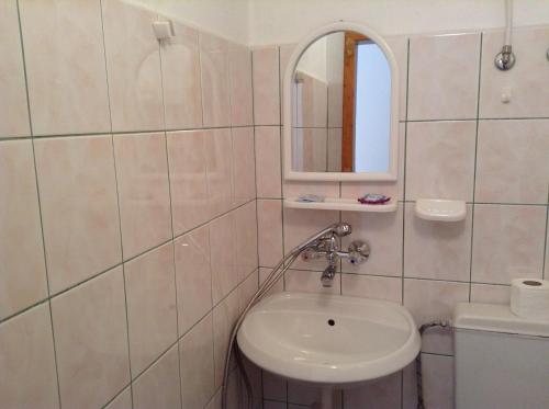 Vanda Guest House - image 13