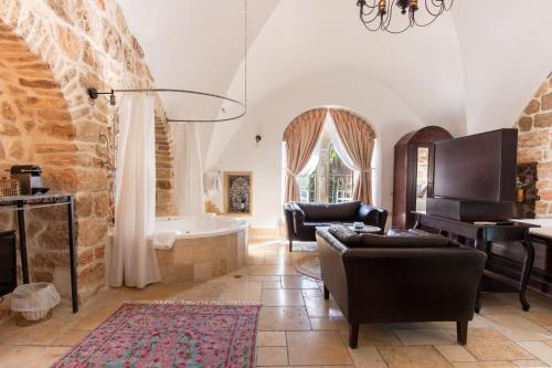 Flora Valley Boutique Hotel in Ein Karem