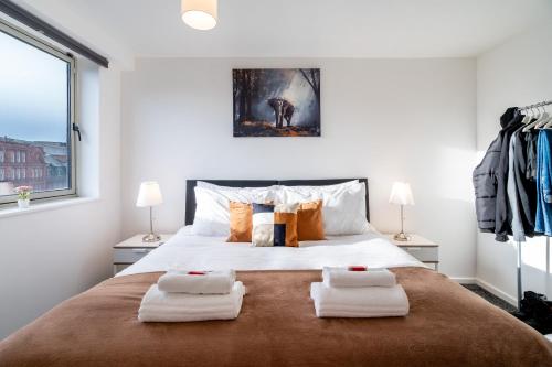 Contemporary 2-Bed City-Centre Apartment with Parking - Close to New Street