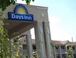 Days Inn by Wyndham Orange