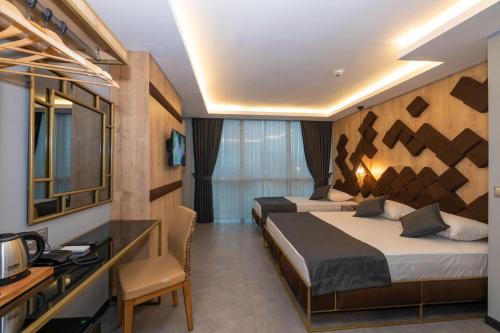 1 double bed, 1 twin bed