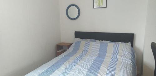 Large Double Room With Shared Bathroom, , Hampshire