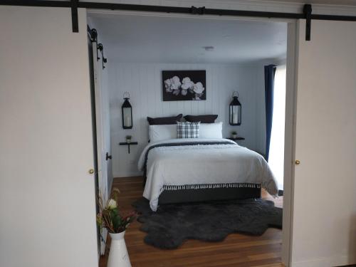 Sneaky Peek Cottage