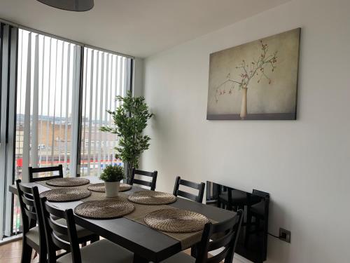 Lapwing - Sleeps up to 6, Fabulous panoramic city views, 12th Floor 2 bed city centre apartment, Perfect for work or leisure! photo 4