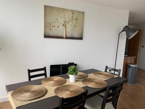 Lapwing - Sleeps up to 6, Fabulous panoramic city views, 12th Floor 2 bed city centre apartment, Perfect for work or leisure! photo 2