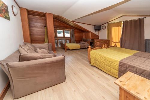 3 bedrooms, 5 beds