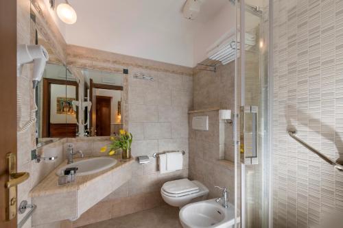 Hotel Des Artistes - image 6