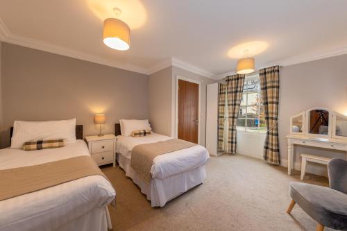 Scotch Arms Mews - image 2